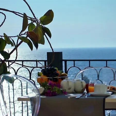 蔚蓝海湾酒店 4* 陶尔米纳