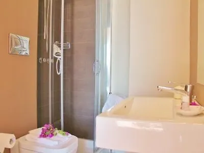 蔚蓝海湾酒店 4*
