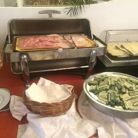 蔚蓝海湾酒店 4* 陶尔米纳