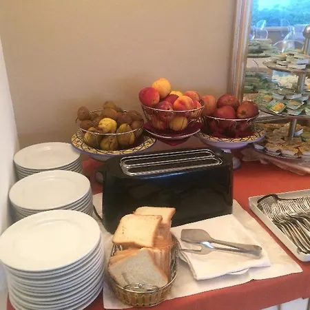 蔚蓝海湾酒店 陶尔米纳