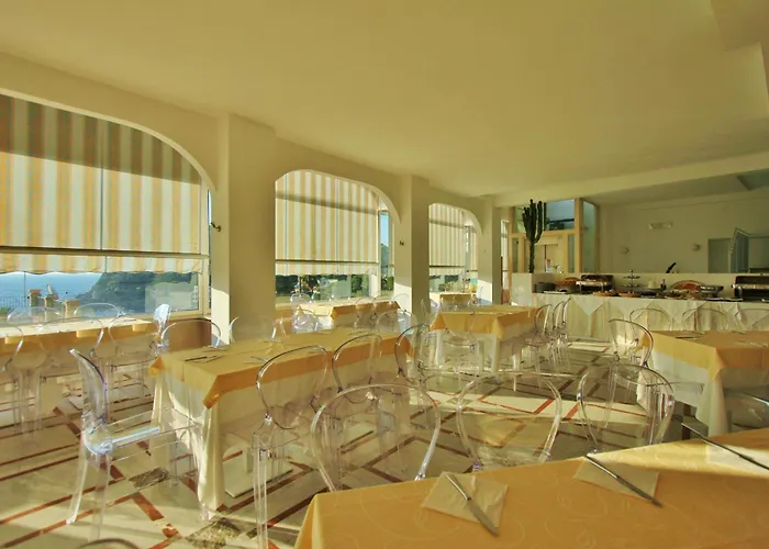 Baia Azzurra Hotel 4*